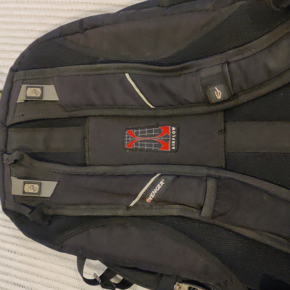 Wenger black laptop backpack - good condition. - Picture 7 of 8